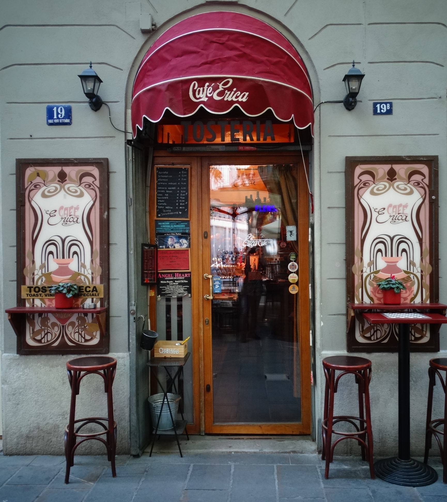 Ingresso del Cafe Erica a Trieste in Viale XX Settembre